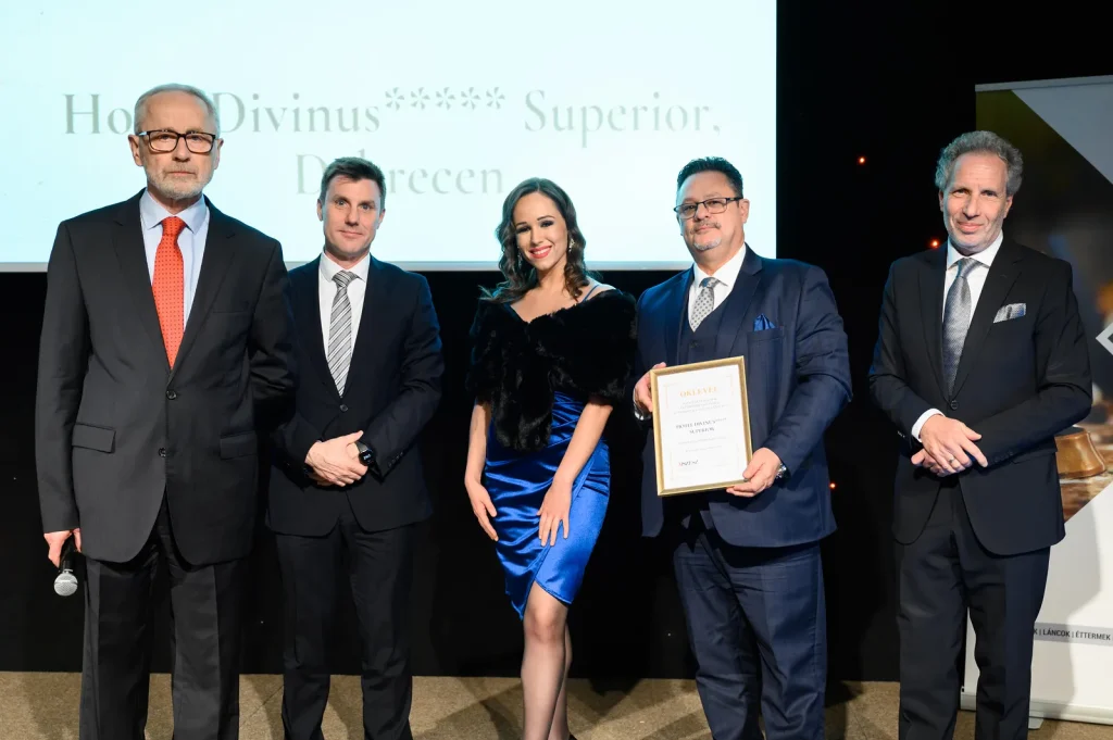 hotel divinus ev szallodaja dijatado fonix dij